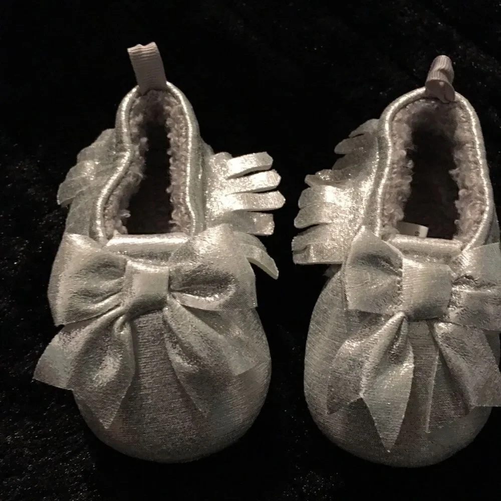Silver metallic shimmer Sherpa lined moccasins‎